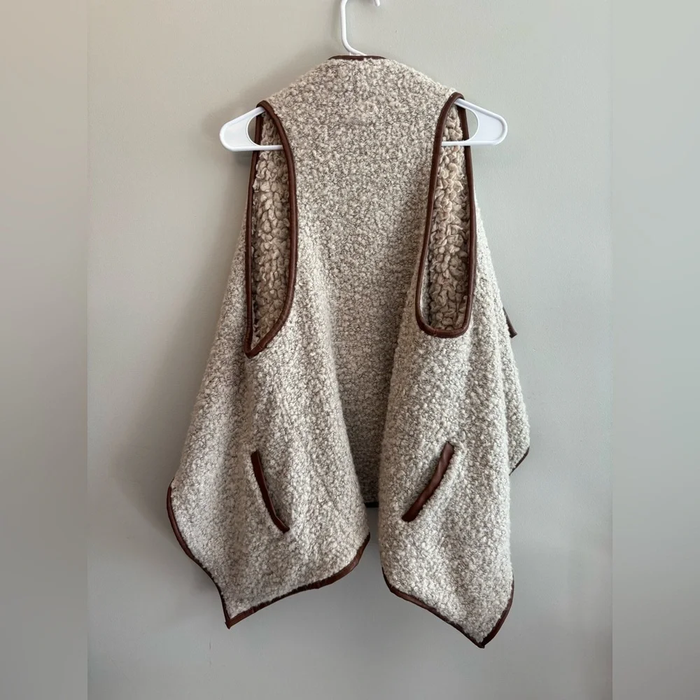 Love Tree Women's Acrylic Wool Faux Leather Trim Cream Sherpa Boho Vest Small - Picture 2 of 10